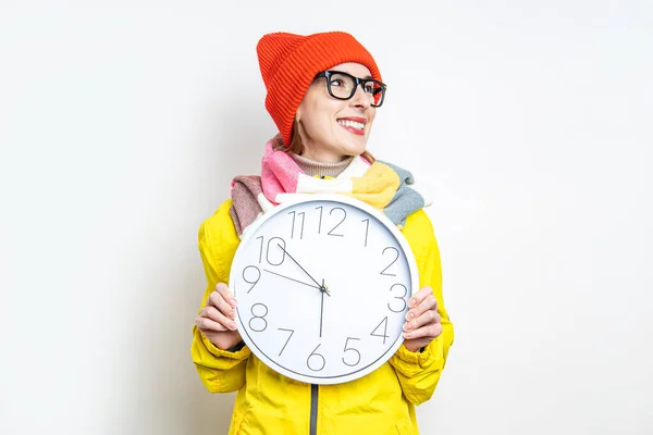 Smiling Young Woman Holding Clock Light Background — Stock Photo, Image