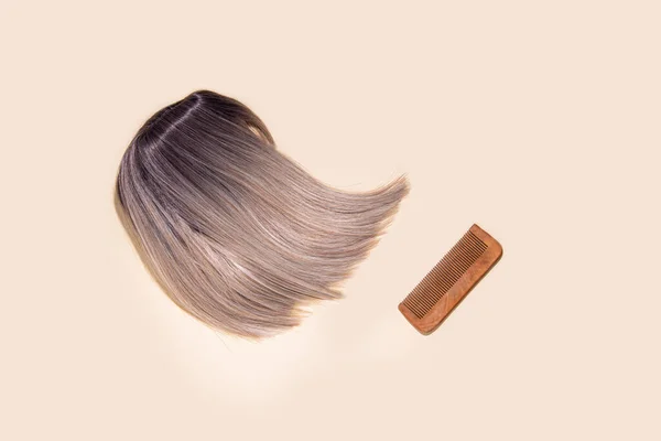 Wig Light Blond Ash Wooden Comb Beige Background Top View — Stock Photo, Image