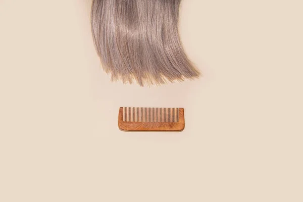 Wig Light Blond Ash Wooden Comb Beige Background Top View — Stock Photo, Image