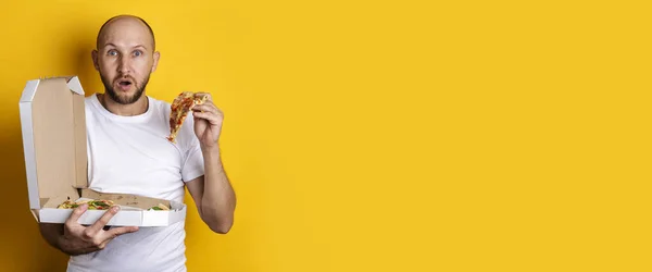 Surprised Young Man Took Out Piece Pizza Packaging Yellow Background — Stock Photo, Image