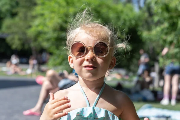 Cute Little Girl Swimsuit Sunglasses City Park — 스톡 사진