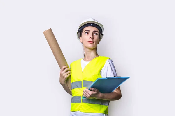 Young Woman Dressed Building Clothes Clipboard Light Background — Stock Photo, Image