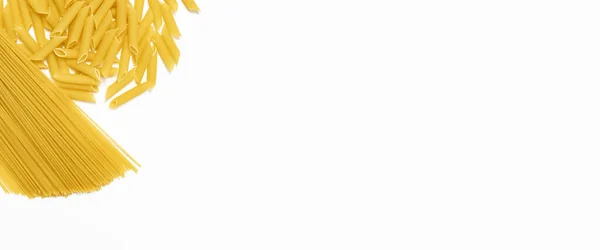Сухая Паста Длинные Спагетти Белом Фоне Вид Сверху Плоский Баннер — стоковое фото