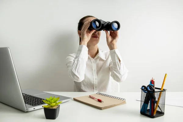 Young Woman Sitting Office Workplace Looking Binoculars — Stok fotoğraf