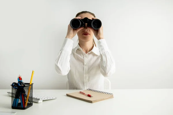Young Woman White Shirt Looks Binoculars While Sitting Workplace — Stok fotoğraf
