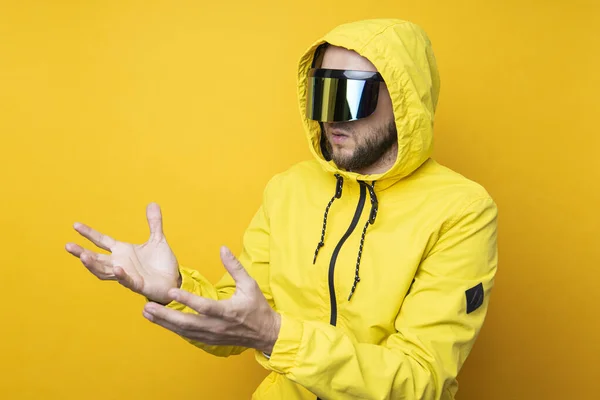 Young Man Cyberpunk Glasses Clicking Invisible Screen Yellow Background — Stock Photo, Image
