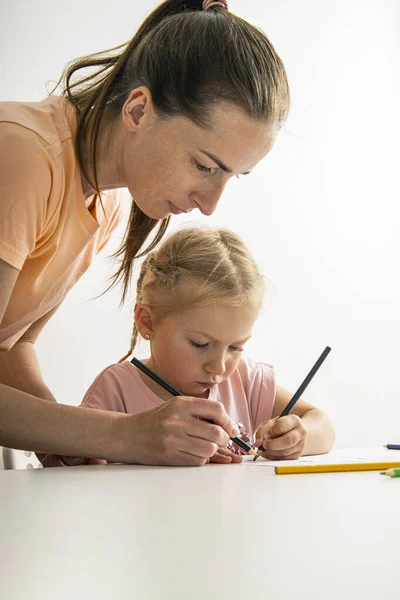 Child Girl Mom Draw Colored Pencils White Paper — Stock Photo, Image