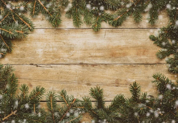 Dřevěná Stěna Větvemi Vánočního Stromku Sněhem Vánoční Nápad Banner Kopírovat — Stock fotografie