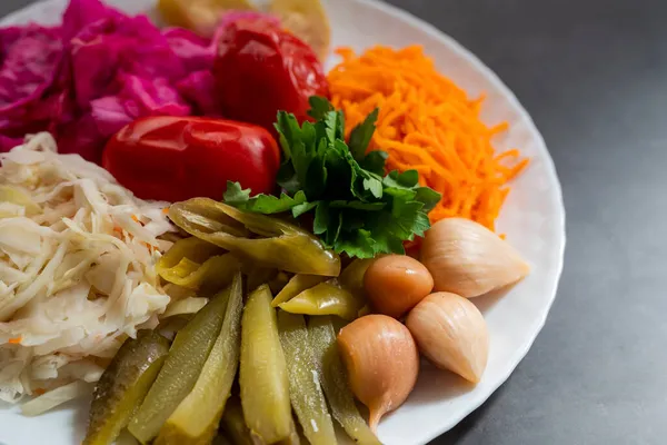 Assorted Pickled Vegetables Cabbage Tomatoes Cucumbers Plate — Stock Photo, Image