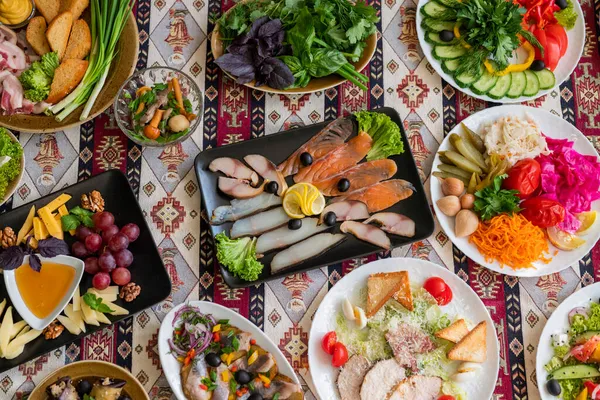 Cozinha Ucraniana Russa Saladas Variadas Com Legumes Pratos Com Bacon — Fotografia de Stock