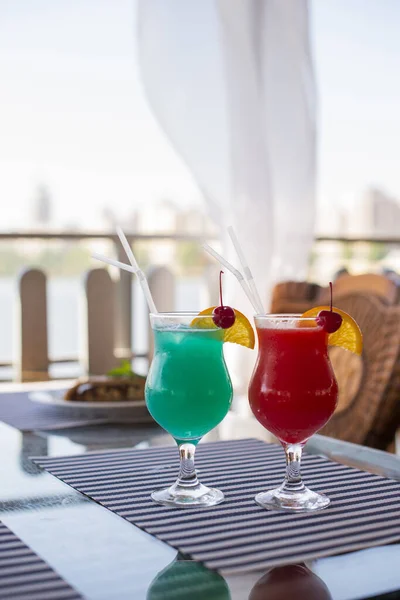 Cocktail Alkohol Türkisblau Hawaii Trinken Und Sex Strand Mit Kirschdekor — Stockfoto