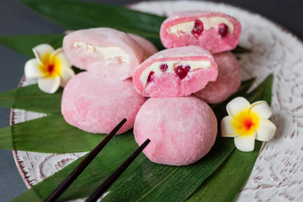 Delicious Japanese Cuisine Dessert Mochi Pink Brownies Butter Cream Currants — Stock Photo, Image