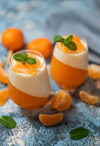 Läcker Dessert Gelé Pudding Ett Glas Kopp Med Mandariner Och — Stockfoto
