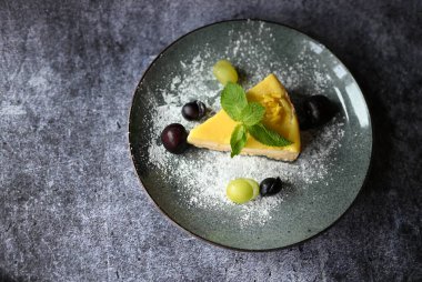 Tatlı tatlı limonlu cheesecake.