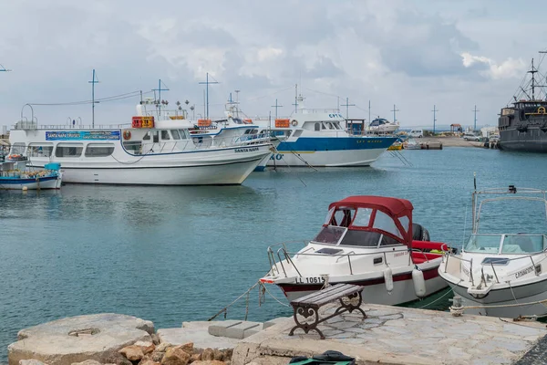 Agosto 2020 Chipre Ayia Napa Embankment Con Barcos Ciudad Para — Foto de Stock