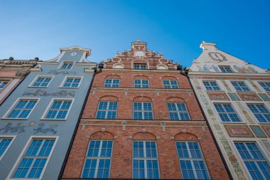 Gdansk Polonya 'nın eski kasabasında güzel renkli evler
