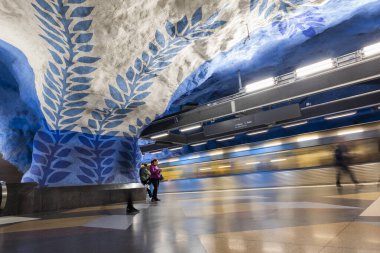 İsveç Stockholm, 07 Mart 2021, şehir merkezi T-Centralen 'deki metro istasyonu.