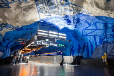 İsveç Stockholm, 07 Mart 2021, şehir merkezi T-Centralen 'deki metro istasyonu.