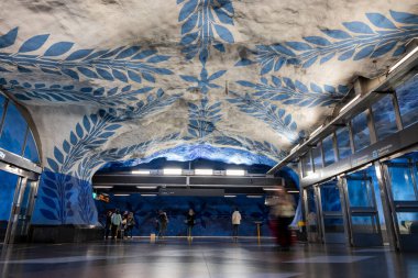 İsveç Stockholm, 07 Mart 2021, şehir merkezi T-Centralen 'deki metro istasyonu.