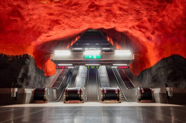 Stockholm, İsveç - 07 Mart 2021, Solna Centrum Tüneli metro istasyonu