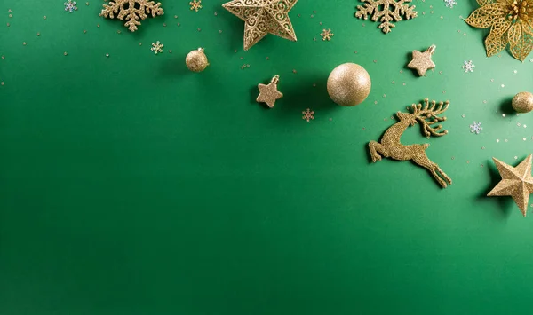 Noel Yeni Yıl Konsepti Yeşil Zemin Üzerinde Noel Balosu Ren — Stok fotoğraf