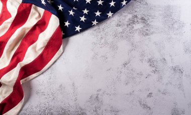 Amerika Birleşik Devletleri bayrağını taştan arka planda taşıyan Başkanlık Günü kavramınız kutlu olsun..
