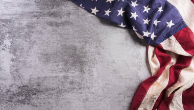 Amerika Birleşik Devletleri bayrağıyla birlikte Dark Stone arka planında mutlu başkanlar günü konsepti.