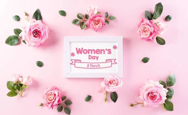 Szczęśliwego Dnia Kobiet Koncepcja Dekoracji Widok Góry Róże Kwiat Ramą — Zdjęcie stockowe