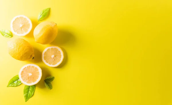 Composizione Estiva Base Arance Limone Lime Fondo Giallo Pastello Frutta — Foto Stock