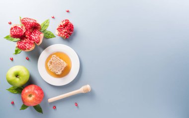 Rosh hashanah (Yahudi Yeni Yıl Tatili), Pastel arka planda geleneksel veya dini semboller kavramı.