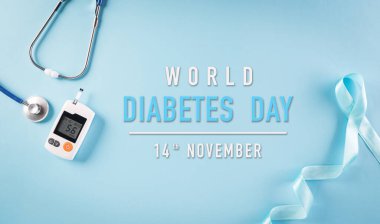 Dünya Diyabet Günü Farkındalık Konsepti, mavi kurdeleli steteskop ve pastel arka planda şeker testi, 14 Kasım.