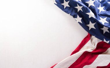 Gaziler Günü konseptin kutlu olsun. Beyaz arka plana karşı Amerikan bayrakları. 11 Kasım.