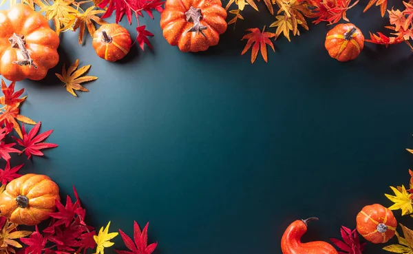 Conceito Decoração Outono Ação Graças Feito Folhas Outono Abóbora Fundo — Fotografia de Stock