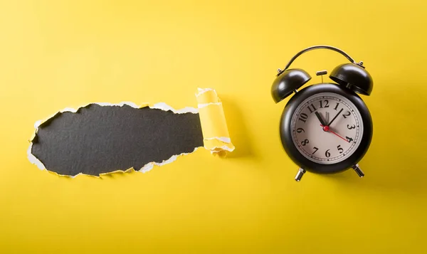 Top View Black Alarm Clock Yellow Black Background Shopping Concept — Stock Photo, Image