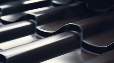 Metal oluşum makinesinin çatısı için metal döşeme hattı kapanıyor. Sanayi geçmişi