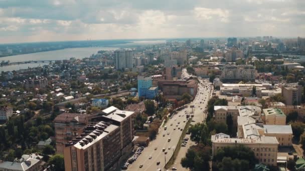 Voronezh panorama van boven. Luchtfoto van de stad in zonnige zomerdag, Rusland — Stockvideo