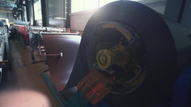 Çatı ve binaların ön cephesi için galvanize çelik rulo ile fabrikada metal levha oluşturma makinesi şeridi