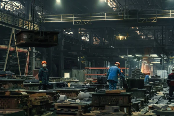 Dentro de fábrica metalúrgica planta ou fábrica. Oficina para trabalhar com moldes, fundo da indústria pesada — Fotografia de Stock
