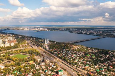 Yukarıdan Voronezh panoraması. Rusya 'nın güneşli yaz gününde şehrin havadan görünüşü