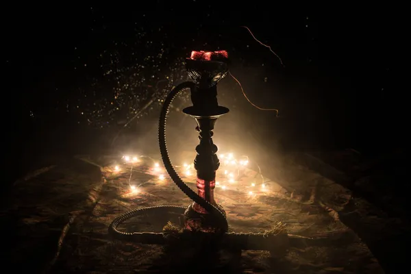 Conceito Shisha Carvão Quente Hookah Tigela Shisha Com Fundo Preto — Fotografia de Stock