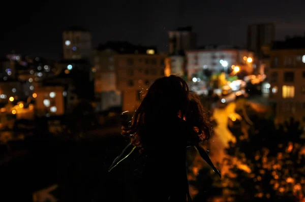 Sylwetka Kobiecej Twarzy Jasnym Tle Silhouette Samotnej Lalki Długimi Włosami — Zdjęcie stockowe