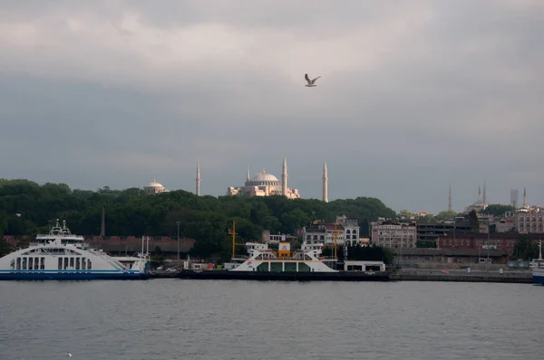 Ιστανβουλ Τουρκια 2021 Cityscape Της Κωνσταντινούπολης Βράδυ Θέα Στη Θάλασσα — Φωτογραφία Αρχείου