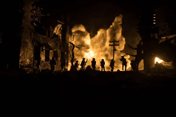 Kriegskonzept Militärische Silhouetten Kampfszene Auf Kriegsnebel Himmel Hintergrund Weltkriegssoldaten Silhouette — Stockfoto