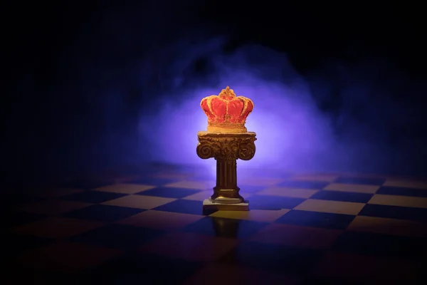 Beautiful Crown Chessboard Chess Board Game Concept Business Ideas Competition — Stock Photo, Image