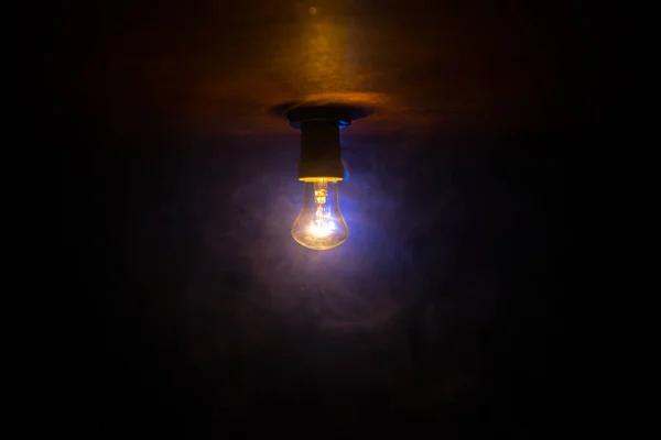 Güzel Retro Lüks Ampul Aydınlatma Lambası Karanlıkta Parlıyor Seçici Odak — Stok fotoğraf