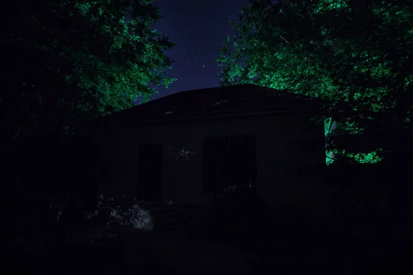 Antigua Casa Con Fantasma Bosque Por Noche Casa Terror Embrujada —  Fotos de Stock