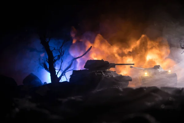 Conceito Guerra Silhuetas Militares Lutando Cena Fundo Céu Nevoeiro Guerra — Fotografia de Stock