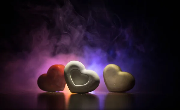 Valentins Hintergrund Valentinstag Herz Auf Einem Dunklen Holztisch Dunkel Getönter — Stockfoto