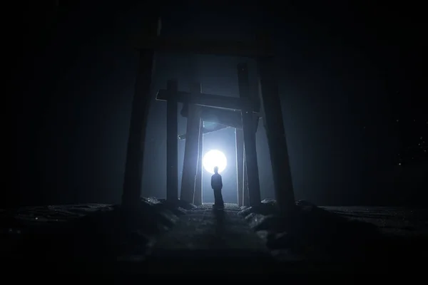 Yaratıcı Sanat Dekorasyonu Gece Soyut Japon Tarzı Ahşap Tünel Fantezi — Stok fotoğraf