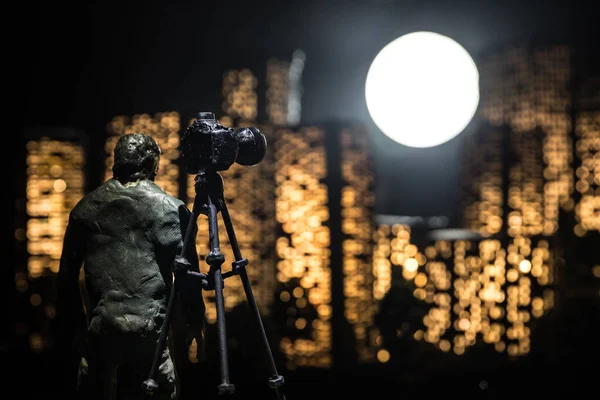 Cartoon Style City Buildings Digital Camera Tripod Taking Night Shots — Stock Photo, Image